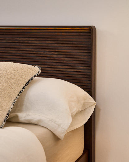 Testiera Norlen in impiallacciatura di noce con finitura scura e luce LED per letto fino a 180 cm