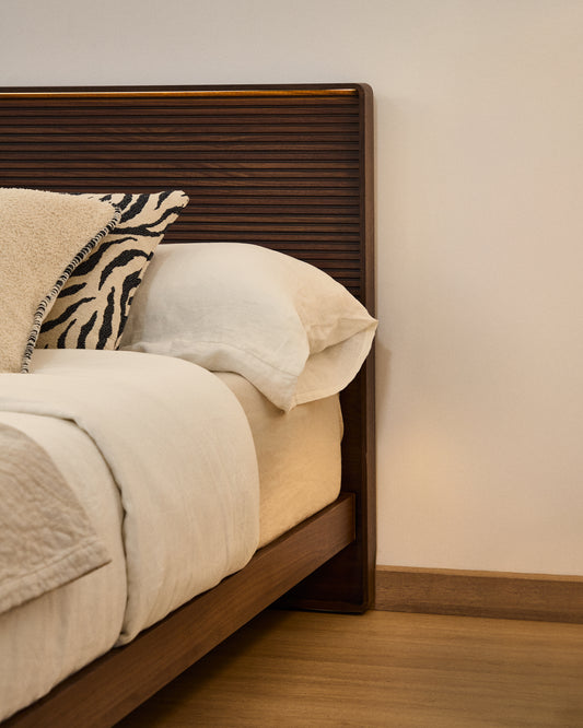 Testiera Norlen in impiallacciatura di noce con finitura scura e luce LED per letto da 160 x 200 cm
