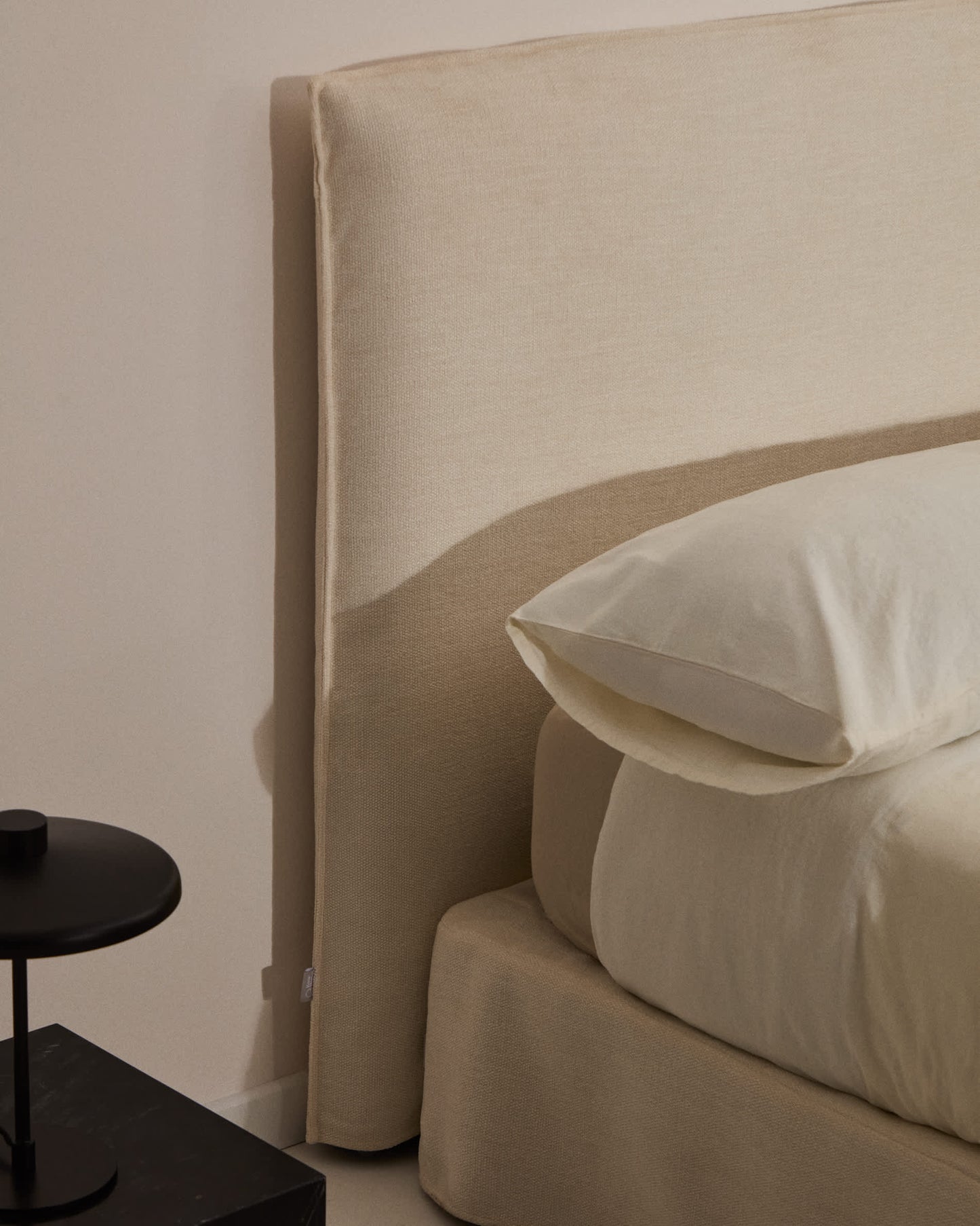 Letto sfoderabile Jaira in ciniglia bianca per materasso da 160x200cm FSC Mix Credit