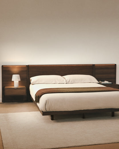 Letto Norlen con 2 comodini in impiallacciatura di noce con finitura scura e luce LED per materasso 180 x 200 cm