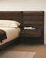 Letto Norlen con 2 comodini in impiallacciatura di noce con finitura scura e luce LED per materasso 180 x 200 cm