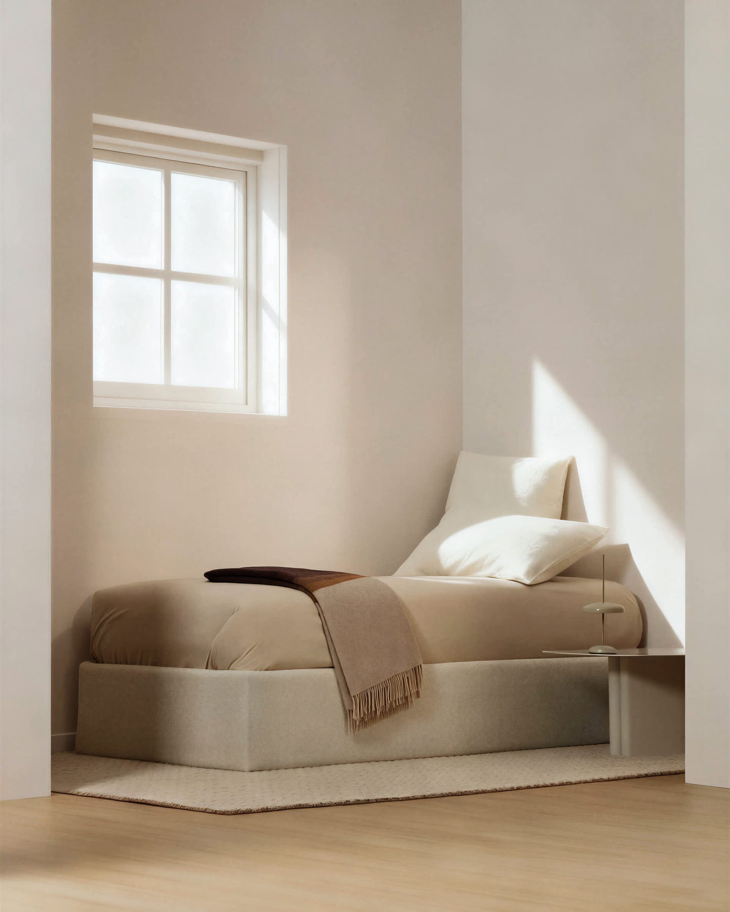 Letto contenitore sfoderabile con apertura laterale Nelzi in ciniglia écru per materasso da 90 x 200 cm