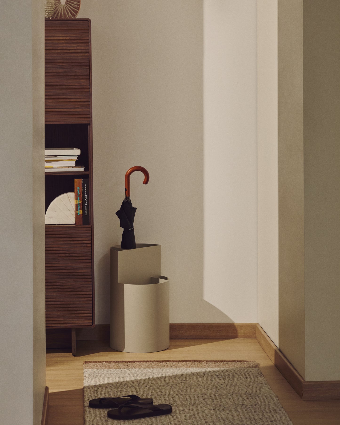 Portaombrelli grande Atin in metallo beige