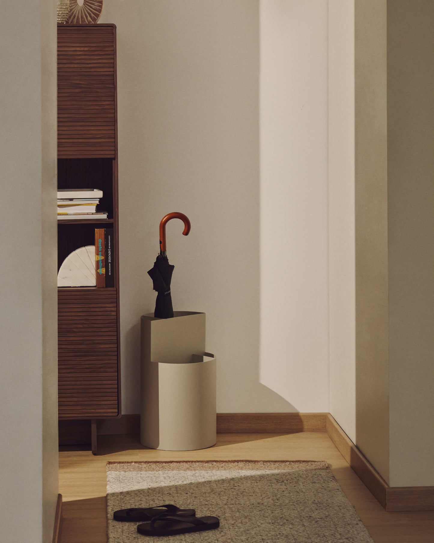 Portaombrelli grande Atin in metallo beige