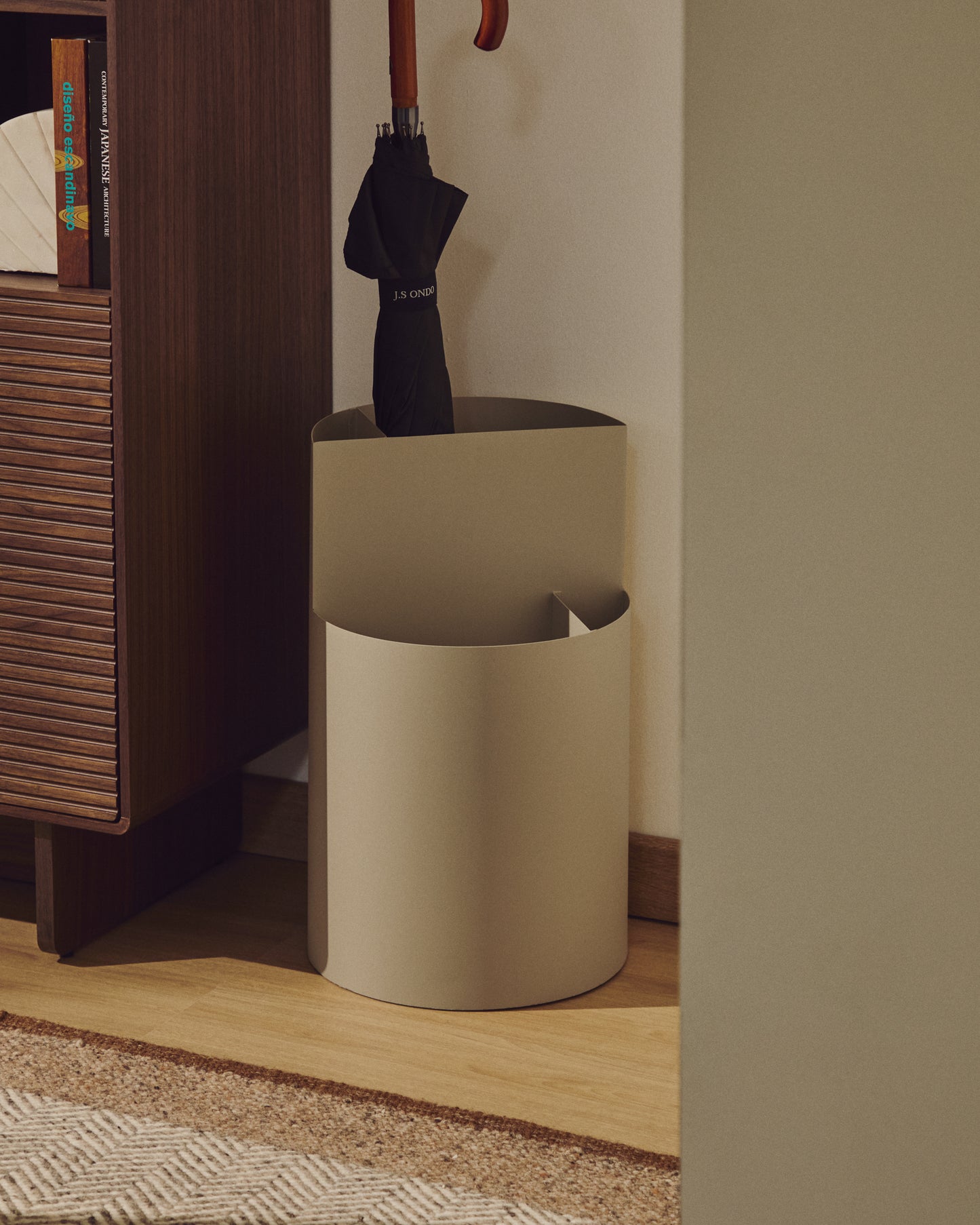 Portaombrelli grande Atin in metallo beige
