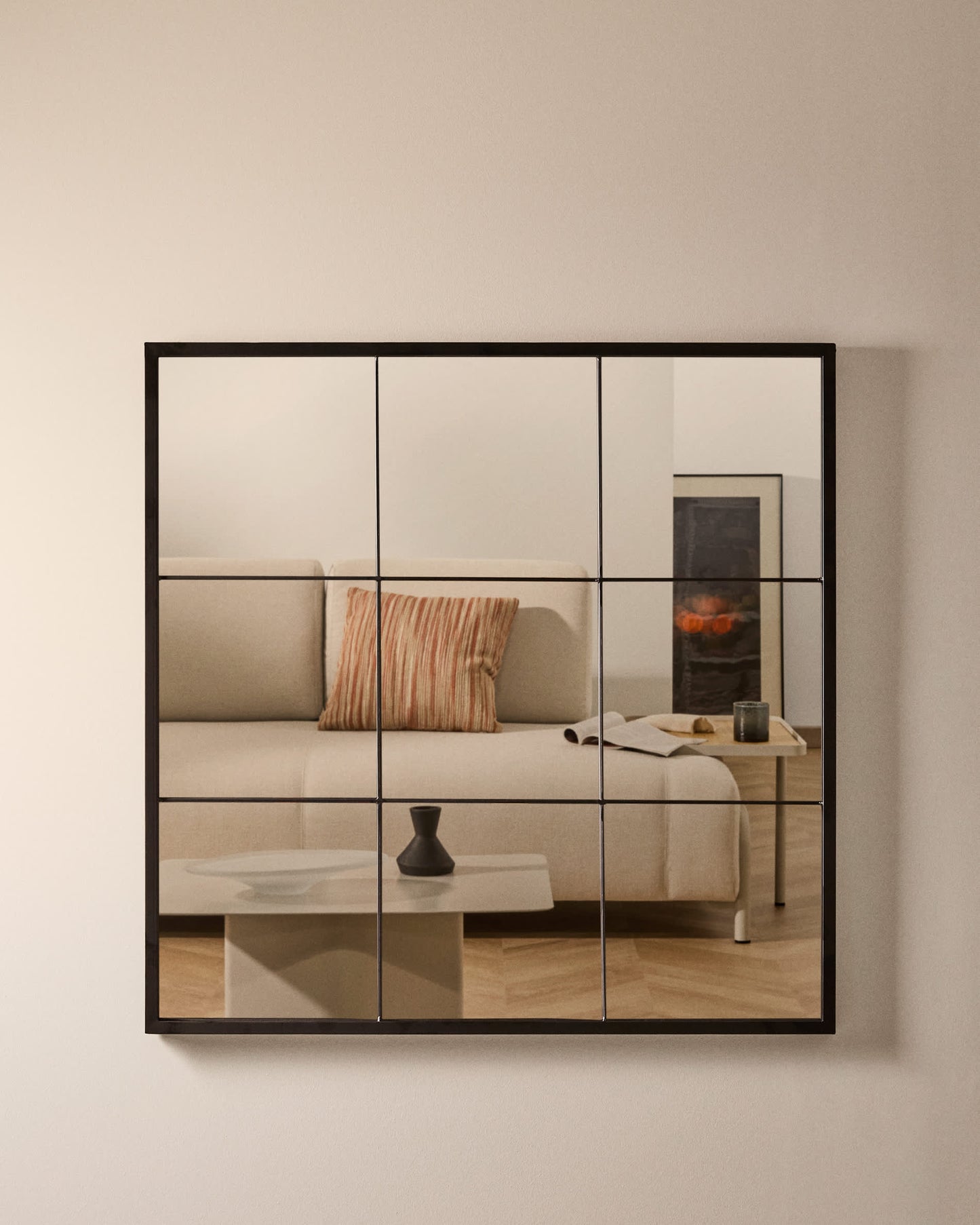 Specchio da parete Ulrica in metallo nero 80 x 80 cm