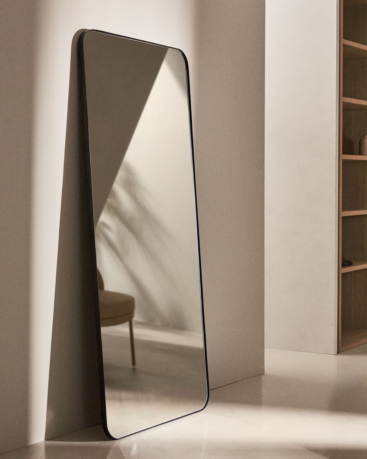 Specchio Marco in metallo nero 80 x 180 cm
