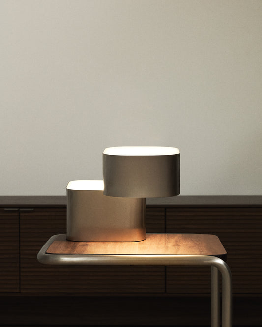 Lampada da tavolo Tandan in metallo grigio con finitura spazzolata