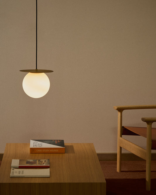 Lampada da soffitto Brisia in metallo con finitura in ottone spazzolato e 1 sfera in vetro satinato Ø 20 cm