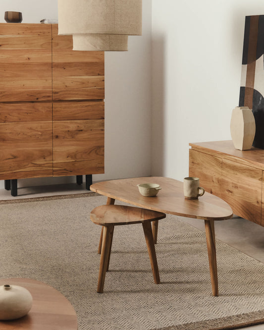 Tavolino da salotto Duvani in legno massiccio di acacia con finitura sbiancata Ø110 x 60 cm