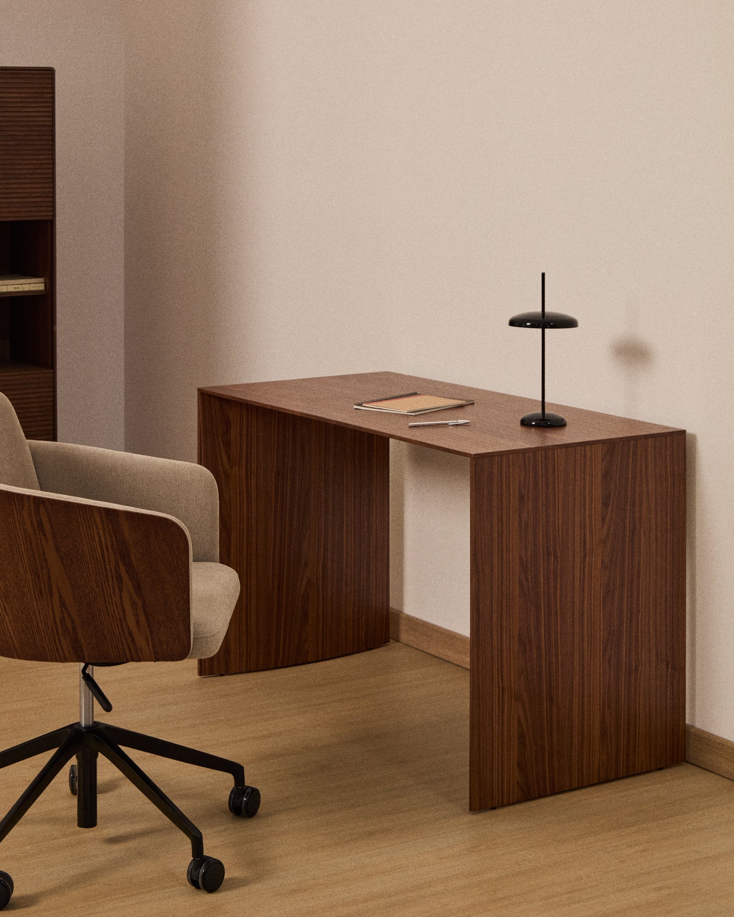 Tavolo da lavoro Litto in impiallacciato di noce 140 x 60 cm