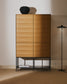 Credenza alta Vedrana 4 ante impiallacciate rovere e gambe in acciaio nero 97,5 x 160 cm