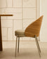 Sedia Eamy di pelle sintetica beige, impiallacciatura in frassino con finitura naturale