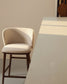 Sgabello Ciselia in ciniglia beige e gambe in legno massiccio di frassino con finitura noce 65 cm
