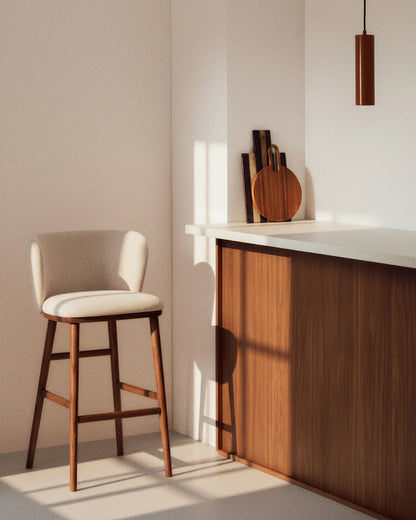 Sgabello Ciselia in ciniglia beige e gambe in legno massiccio di frassino con finitura noce 75 cm