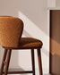 Sgabello Ciselia in ciniglia spessa terracotta e gambe in legno massiccio di frassino con finitura noce 65 cm