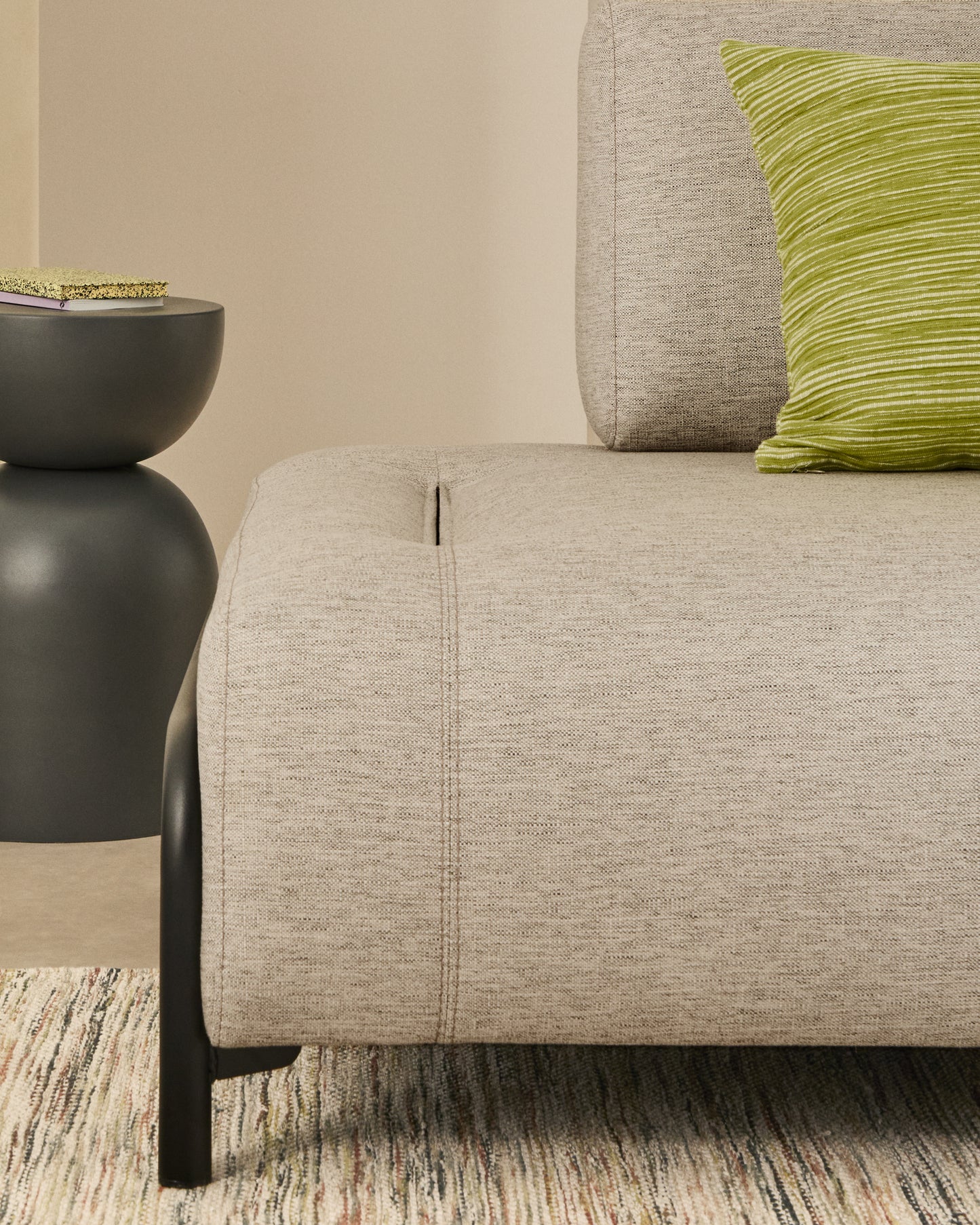 Modulo Compo 2 posti beige grigiastro con struttura metallica nera 200 cm