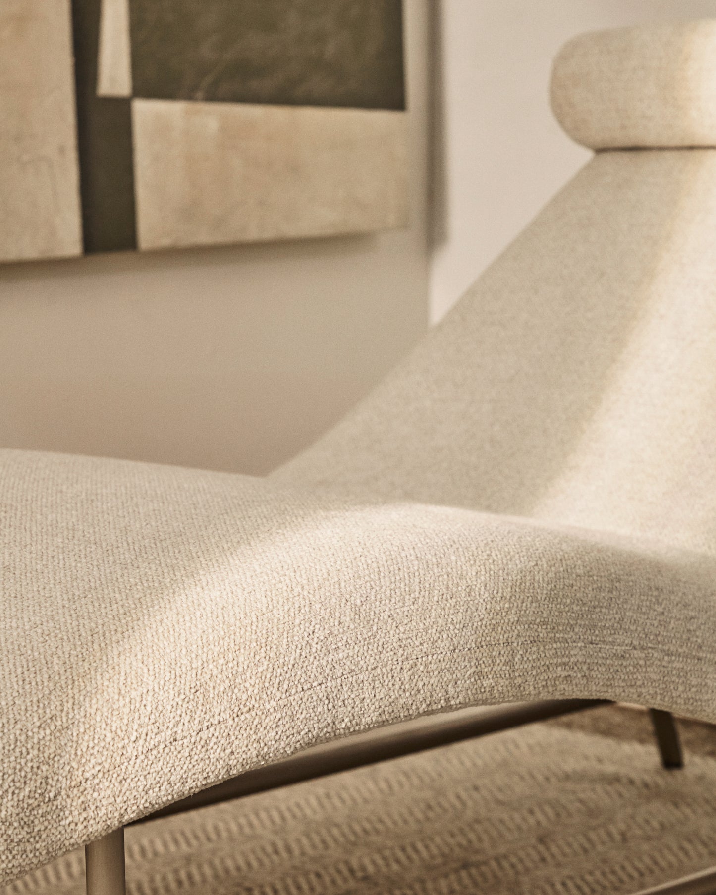 Divano Osla in ciniglia beige con gambe in acciaio inox spazzolato 175 cm