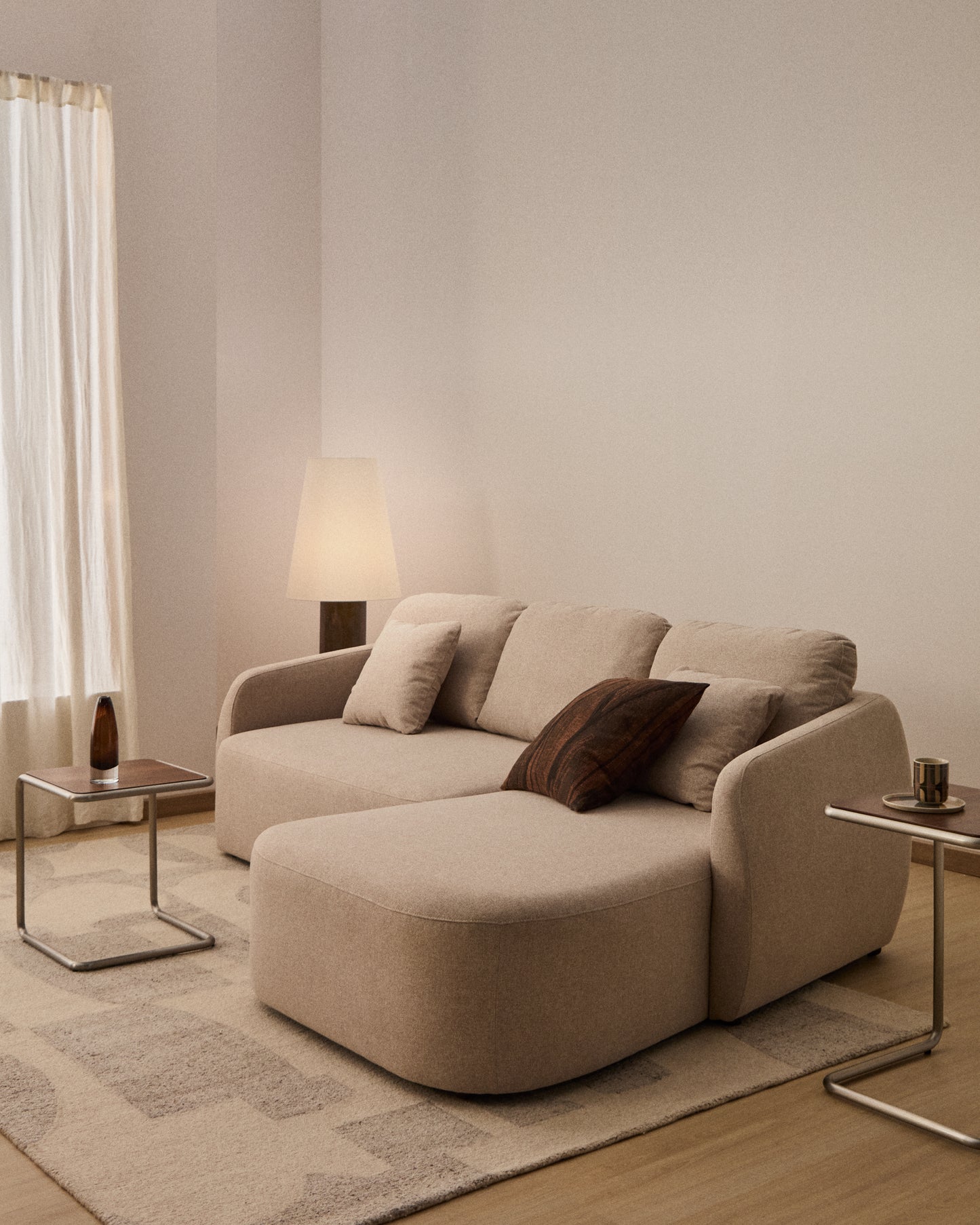 Divano letto Laira 3 posti in ciniglia beige con chaise longue destra 246 cm