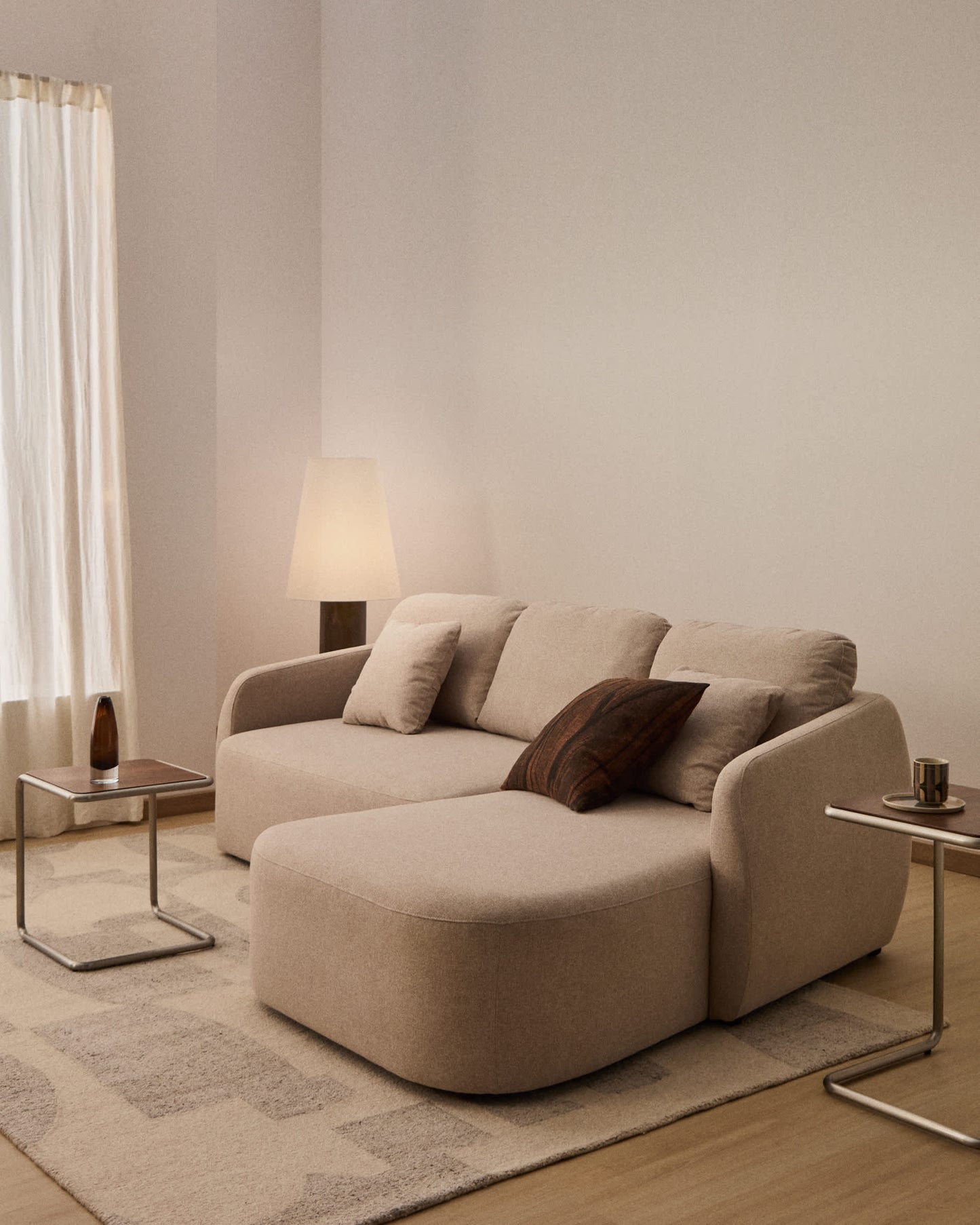 Divano letto Laira 3 posti in ciniglia beige con chaise longue destra 246 cm