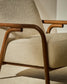 Poltrona Sylo in ciniglia beige e legno massiccio di frassino con finitura color noce