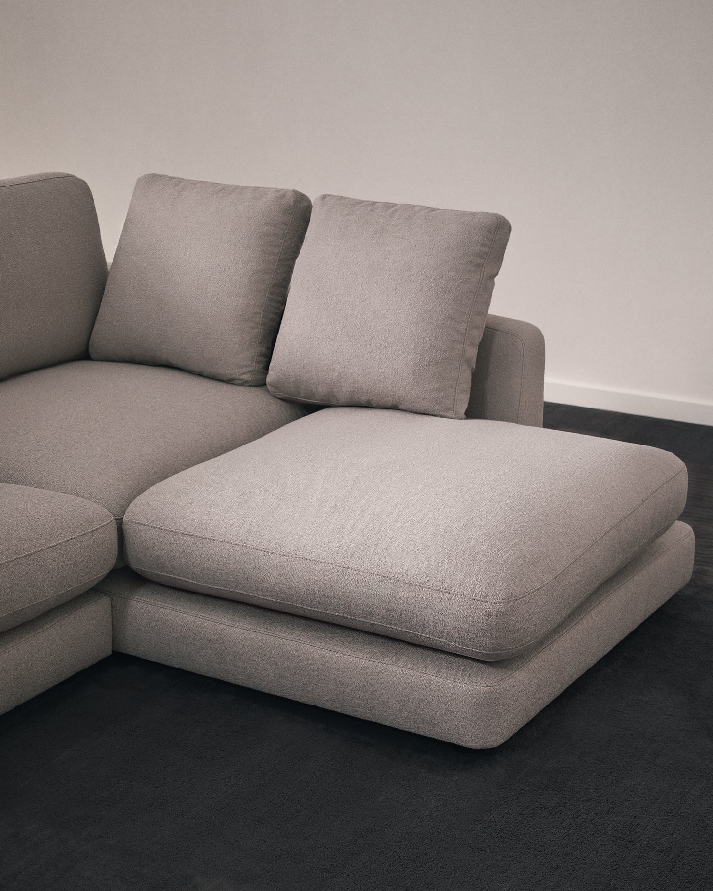 Divano Gala 4 posti in micro bouclé grigio con chaise longue destra 300 cm