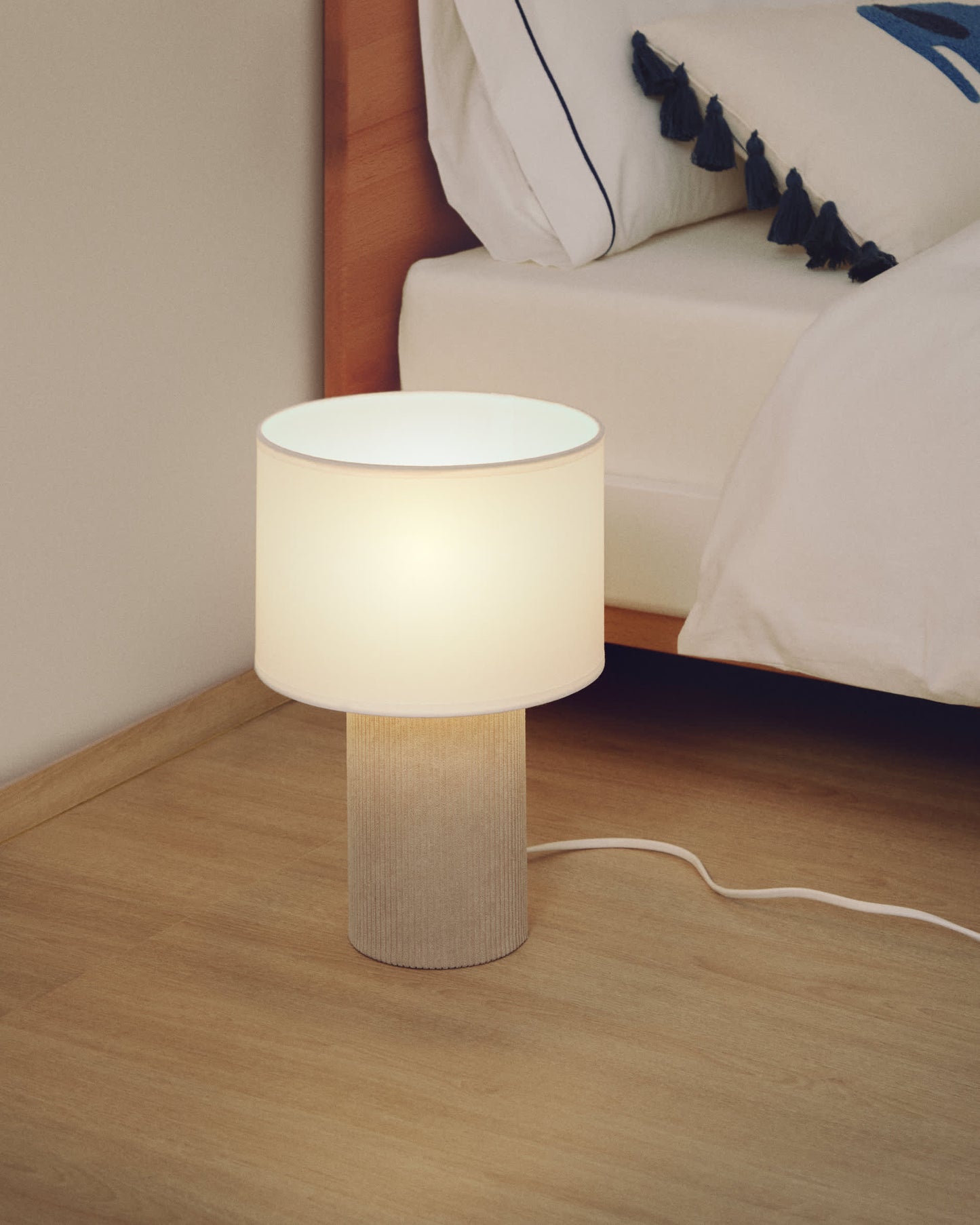 Lampada da tavolo Bianella in velluto a coste beige