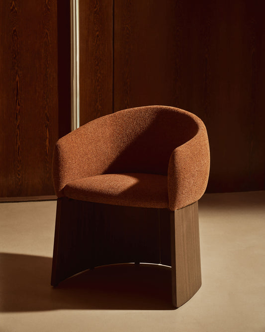 Sedia Bosca in ciniglia color terracotta e impiallacciatura di noce