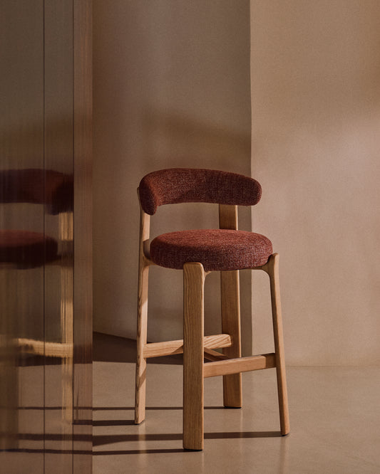 Sgabello Granite in ciniglia terracotta e legno massiccio di frassino con finitura in tonalità naturale 75 cm