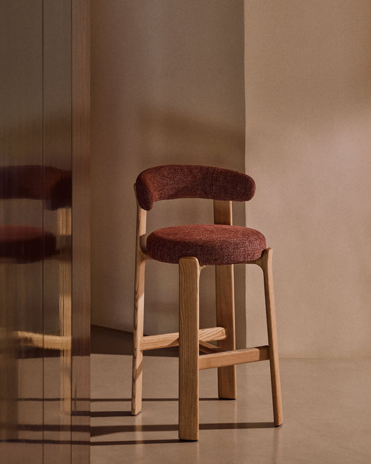 Sgabello Granite in ciniglia terracotta e legno massiccio di frassino con finitura in tonalità naturale 75 cm