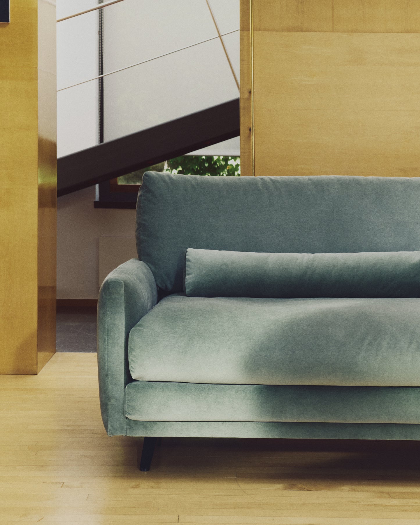 Divano Veliro 2 posti in velluto verde con gambe in acciaio finitura nera 210 cm