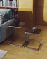 Tavolino da appoggio Tarsel in impiallacciato di noce con struttura in acciaio inox spazzolato 42 x 60 cm