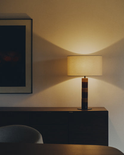 Lampada da tavolo Mavran con base in ceramica marrone e senape e paralume in cotone