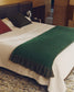 Letto Norlen con 2 comodini in impiallacciatura di noce con finitura scura e luce LED per materasso 160 x 200 cm