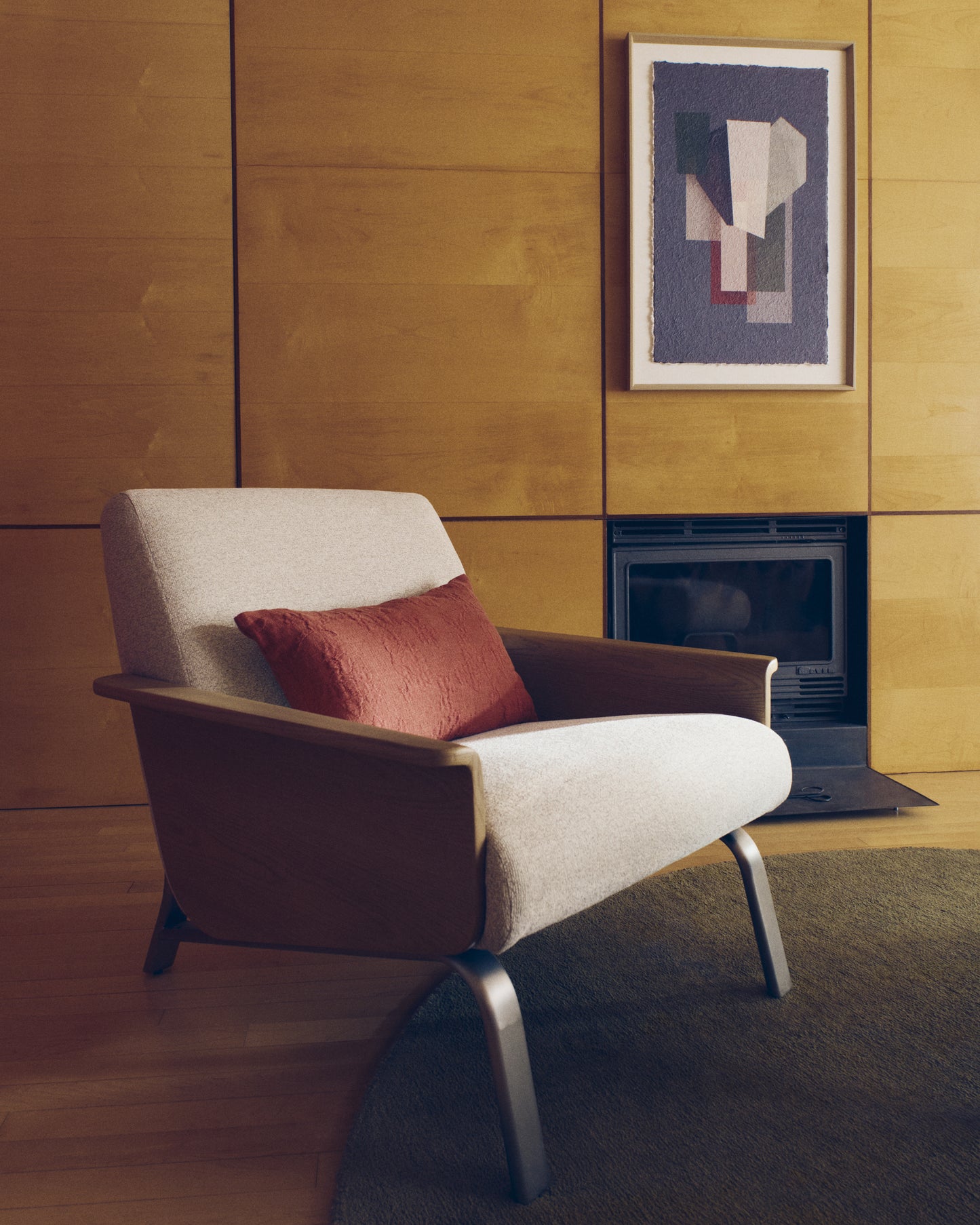 Poltrona Amsen beige in compensato di rovere e gambe in acciaio inox spazzolato