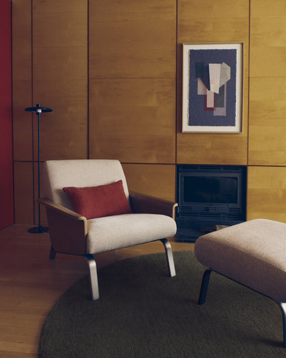 Poltrona Amsen beige in compensato di rovere e gambe in acciaio inox spazzolato