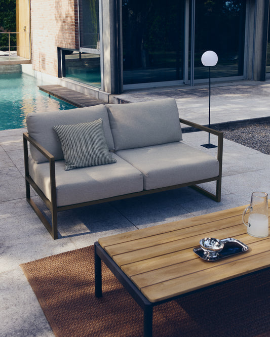 Tavolino da centro Sorells in alluminio grigio e legno di teak 63 x 144,6 cm FSC 100%