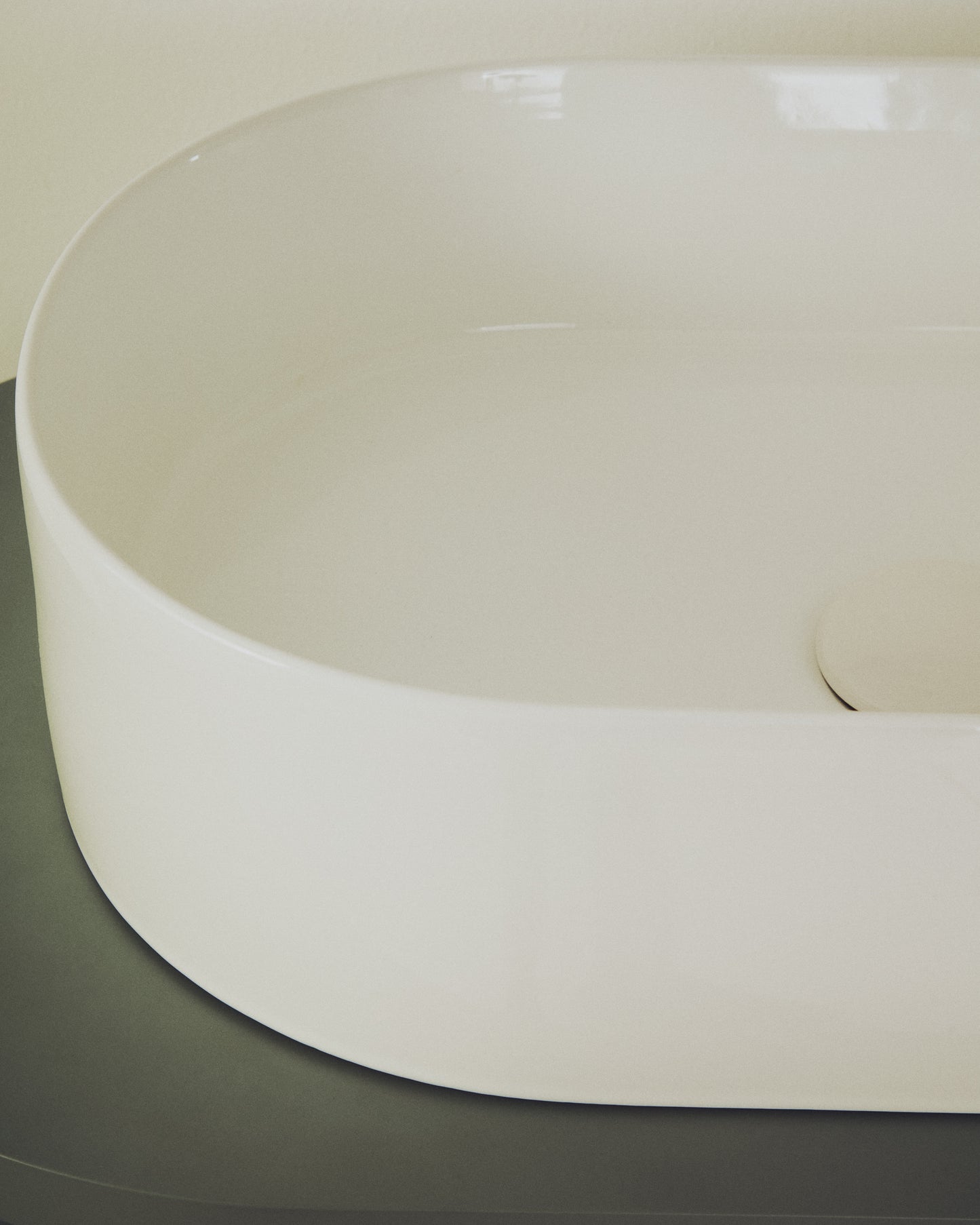 Lavabo da appoggio Ovara in ceramica bianca smaltata 50 x 31 cm