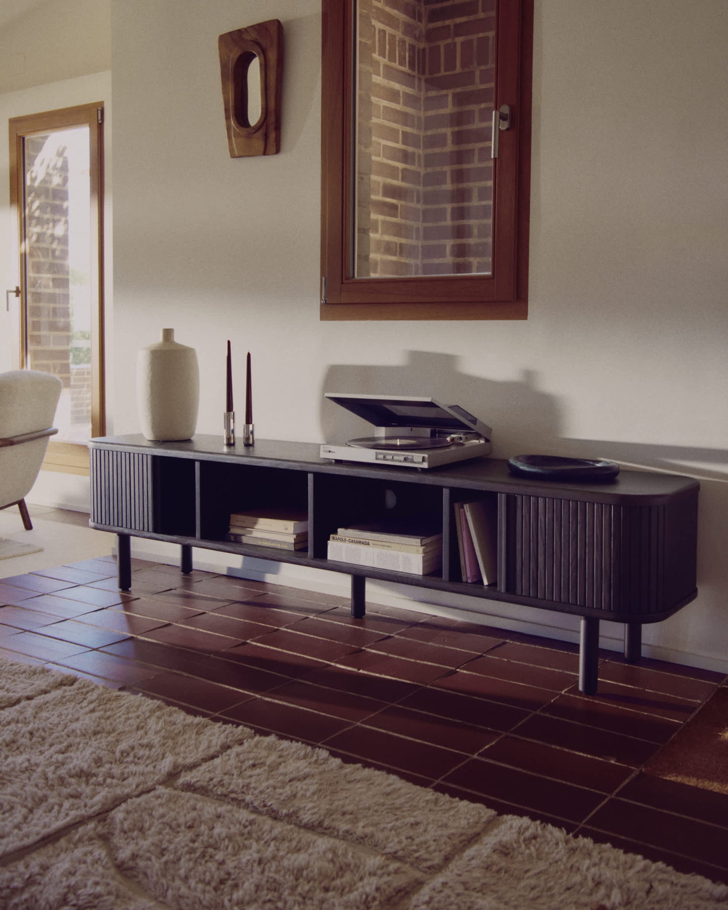 Mobile TV Mailen 2 porte in impiallacciatura di frassino con finitura scura 200 x 50 cm
