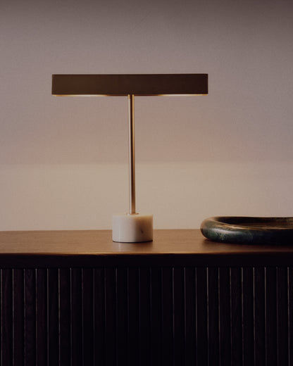 Lampada da tavolo Lynor in metallo spazzolato con base in marmo bianco