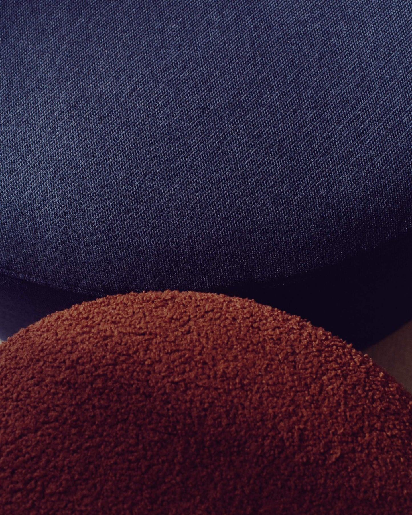 Pouf sfoderabile Kaeli in tessuto bouclé terracotta Ø 43 cm