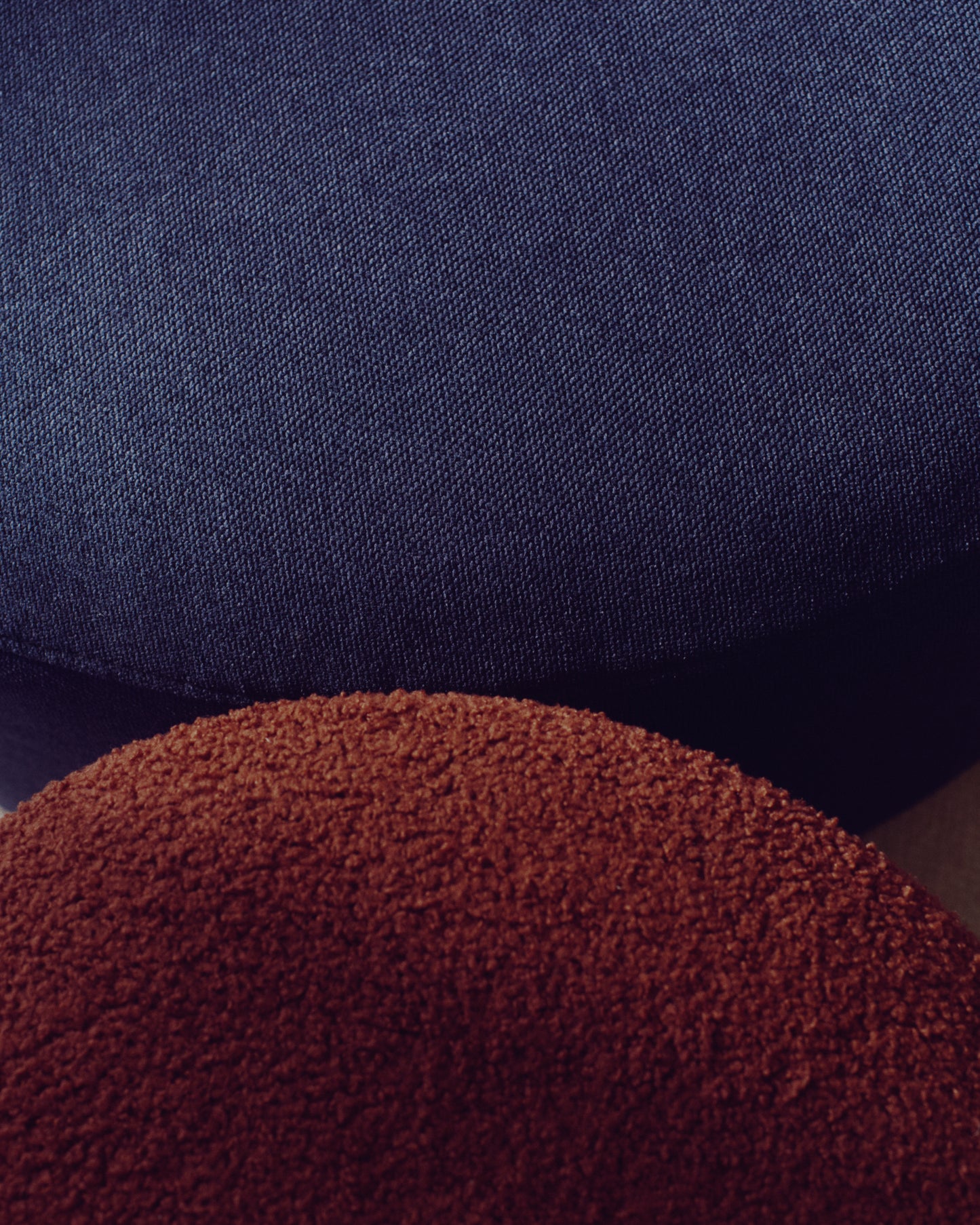 Pouf sfoderabile Kaeli in tessuto bouclé terracotta Ø 43 cm