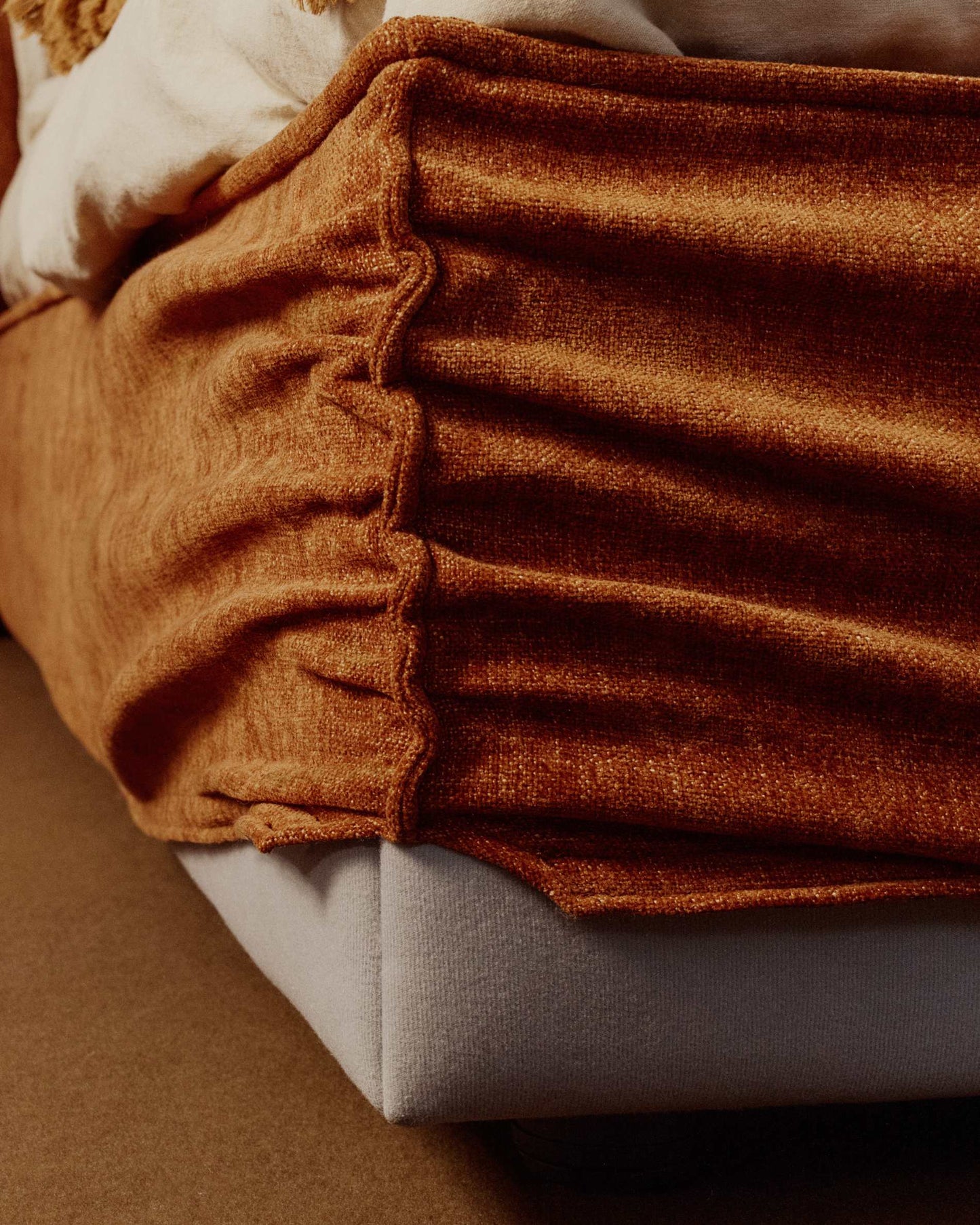 Letto sfoderabile Arvian in ciniglia terracotta con contenitore apribile per materasso 180 x 200 cm