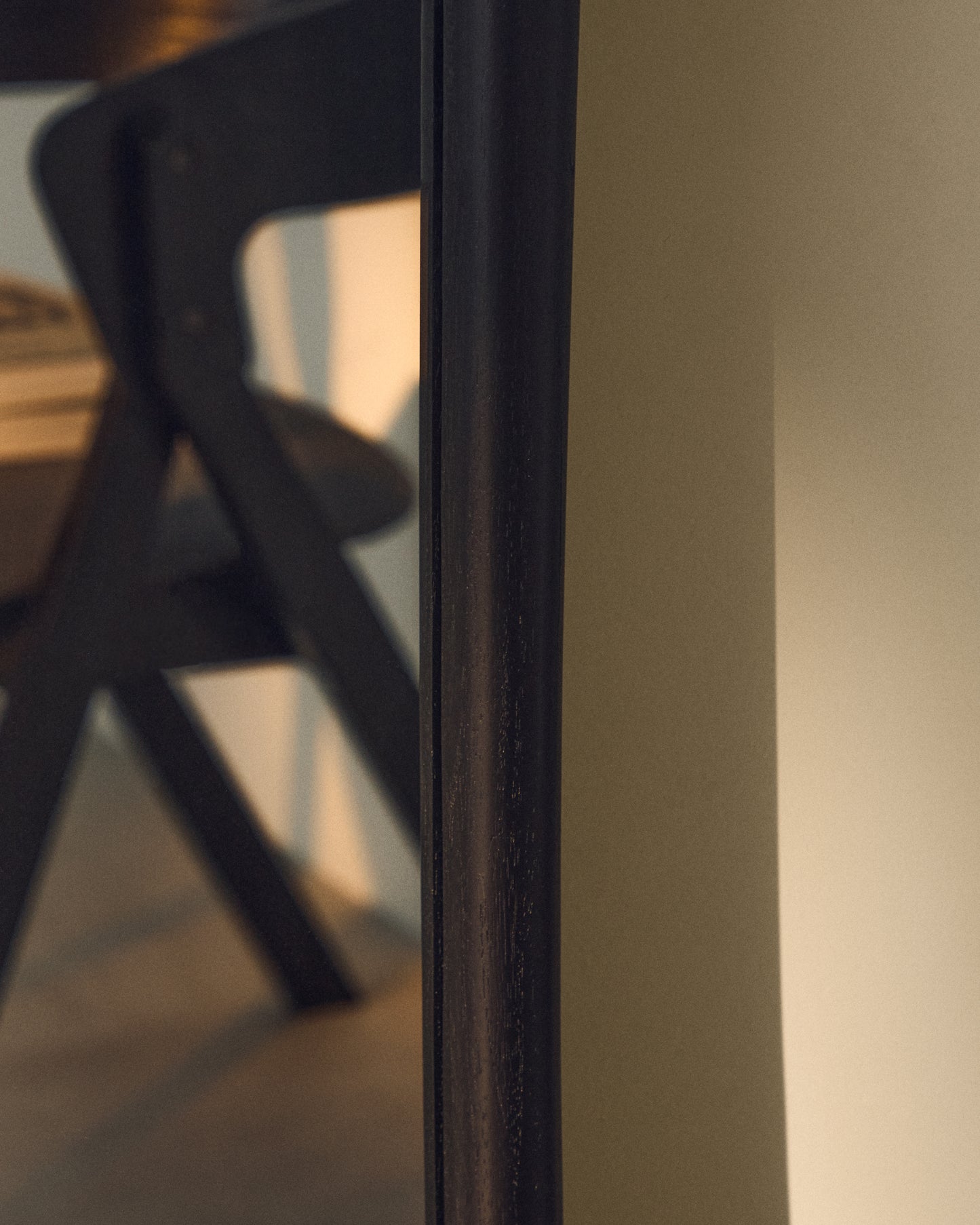 Specchio Alura in legno di teak nero 158 x 61 cm