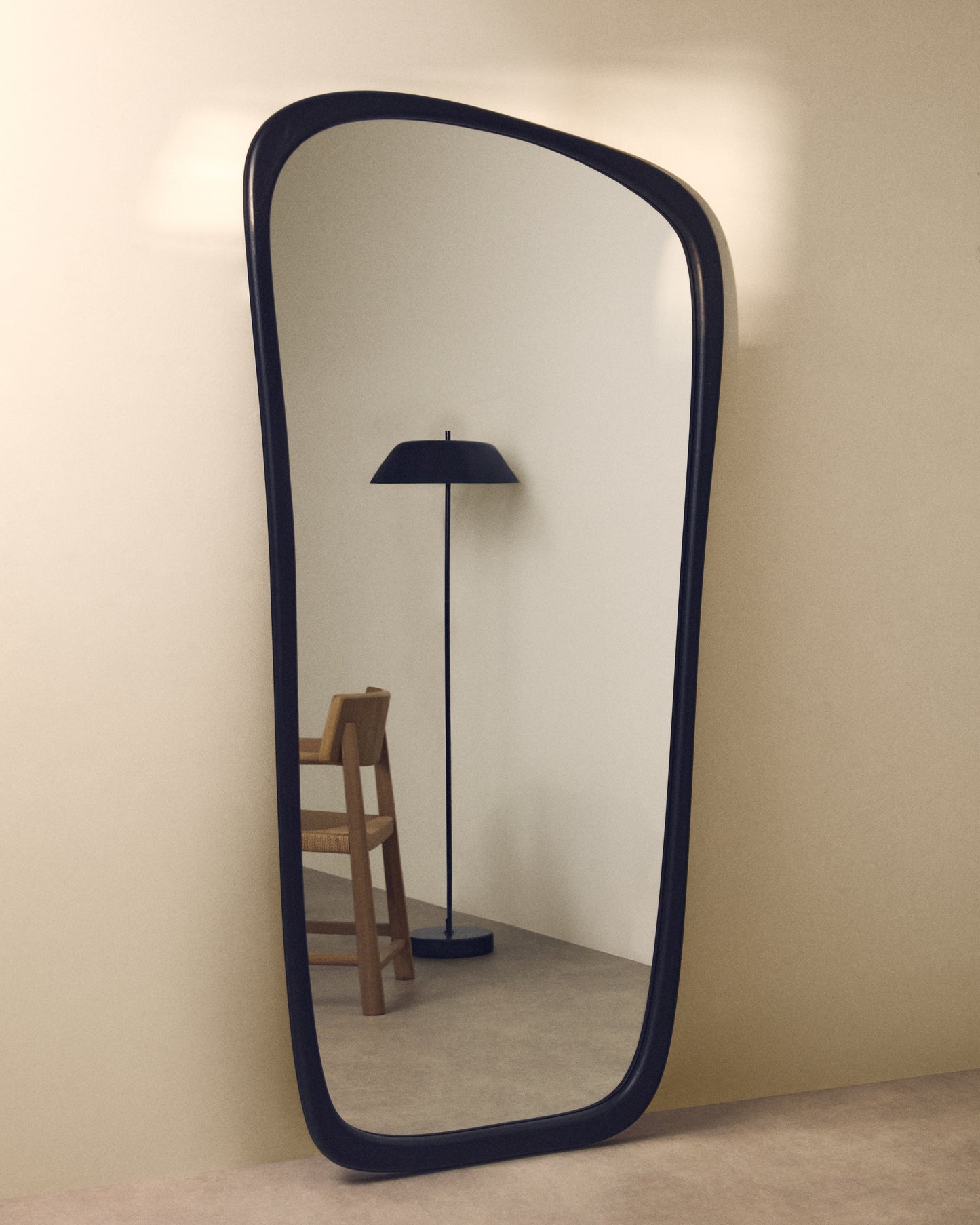 Specchio Alura in legno di teak nero 94,5 x 192 cm