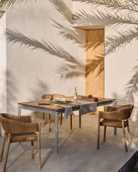 Tavolo allungabile da esterno Canyelles in legno composito e alluminio grigio chiaro 180 (240) x 100 cm