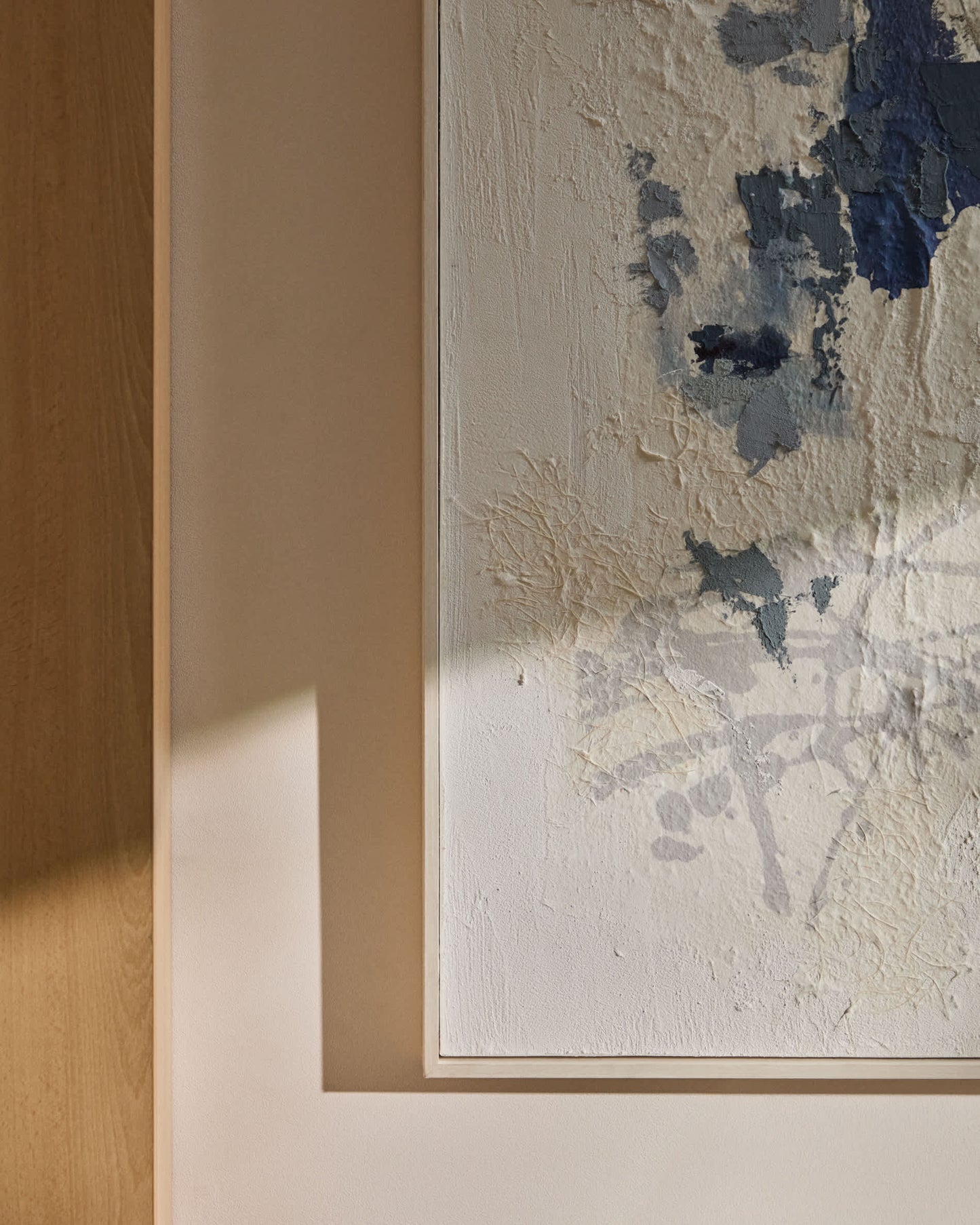 Quadro astratto Erale grigio e blu dipinto a mano (60 x 90 cm)