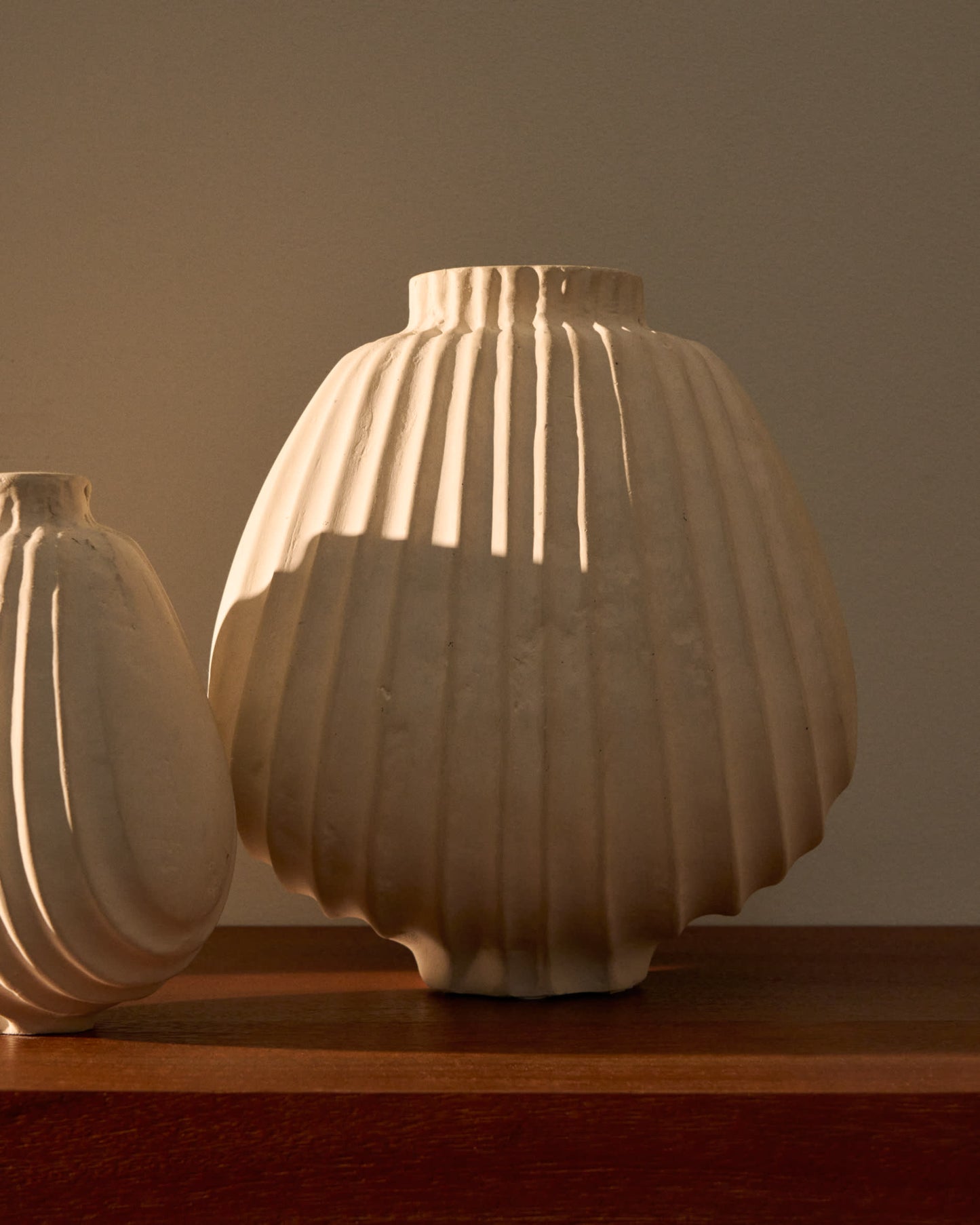 Vaso Arisea  di carta pesta écru 25 cm