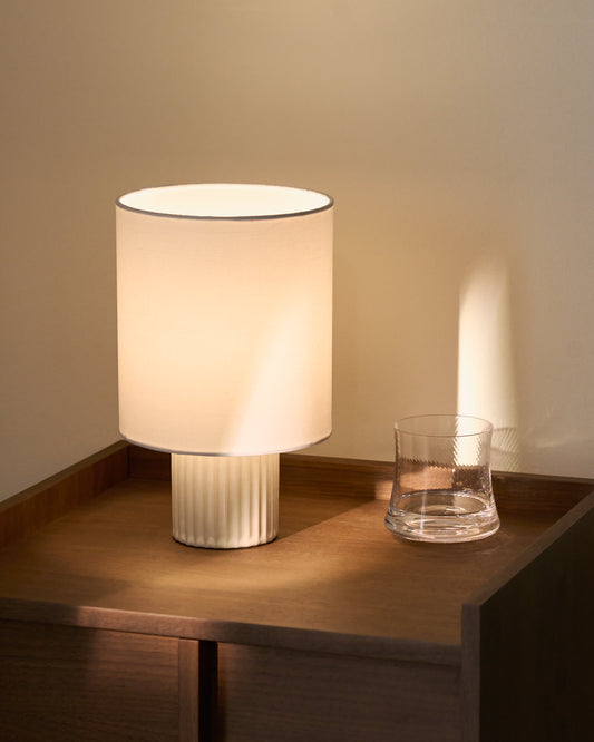 Lampada da tavolo Eshe in ceramica con finitura bianca
