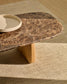 Tavolino da salotto Pirita in marmo marrone e gambe in rovere massiccio con finitura naturale 147 x 65 cm FSC 100%